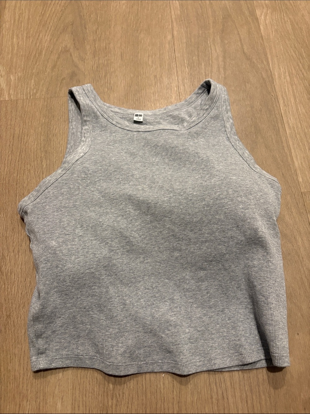 Uniqlo Light Gray Ribbed Tank ( bra built in)